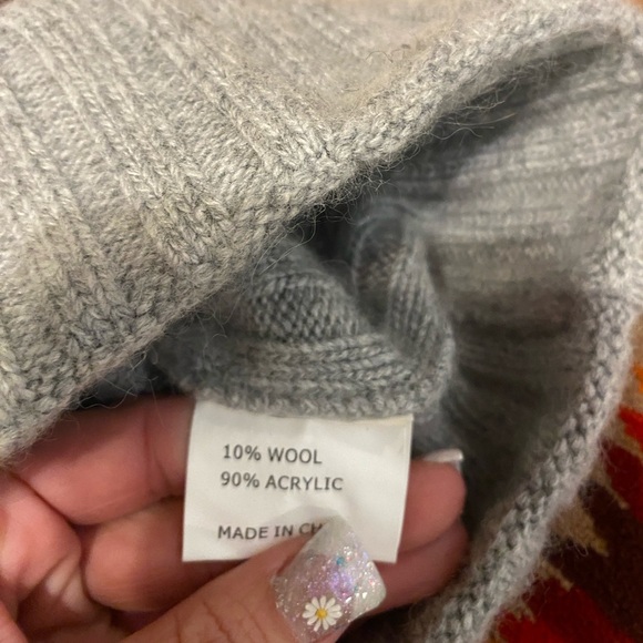 Beanie - Picture 5 of 6